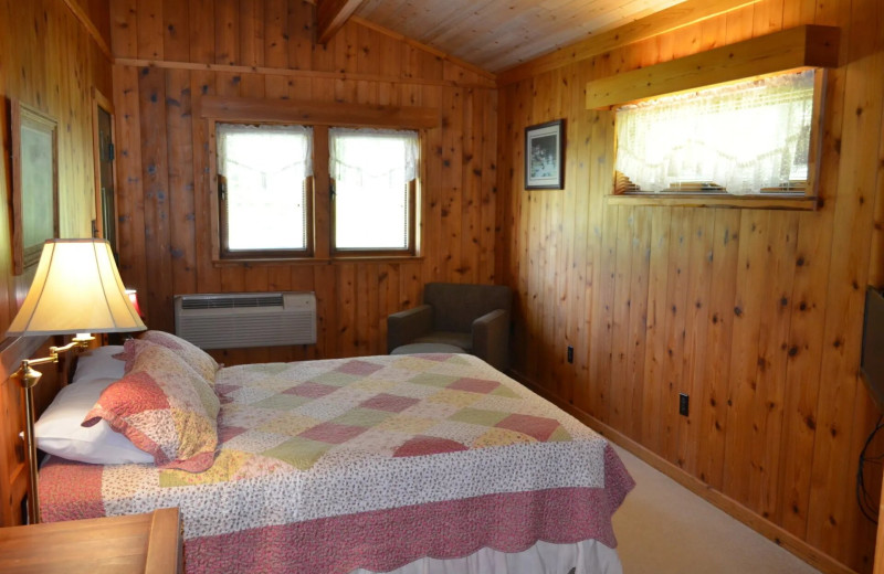Guest room at Foggy Mt Lodge 