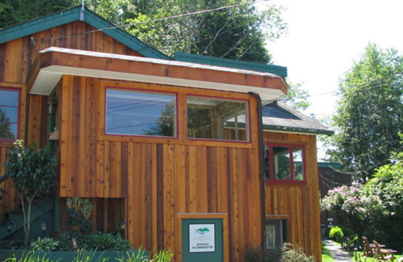 Exterior view of Duffin Cove Resort.