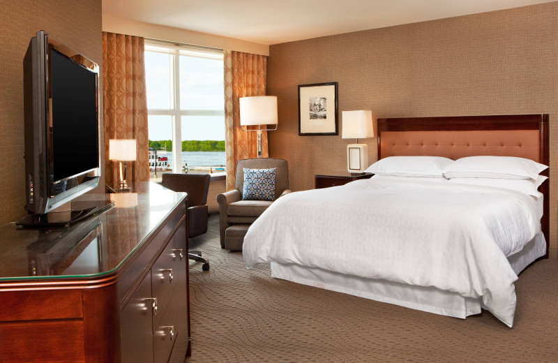 Guest room at Sheraton Portsmouth Harborside.