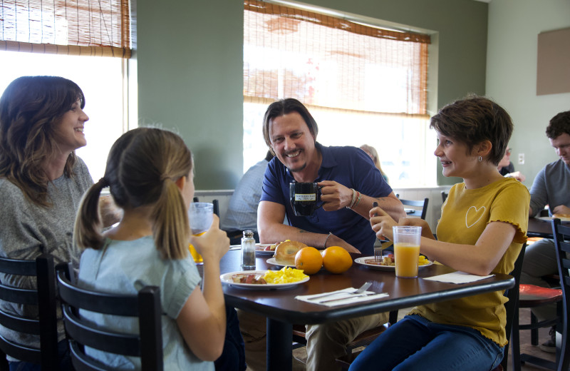 Family dining at Southern Oaks Inn.