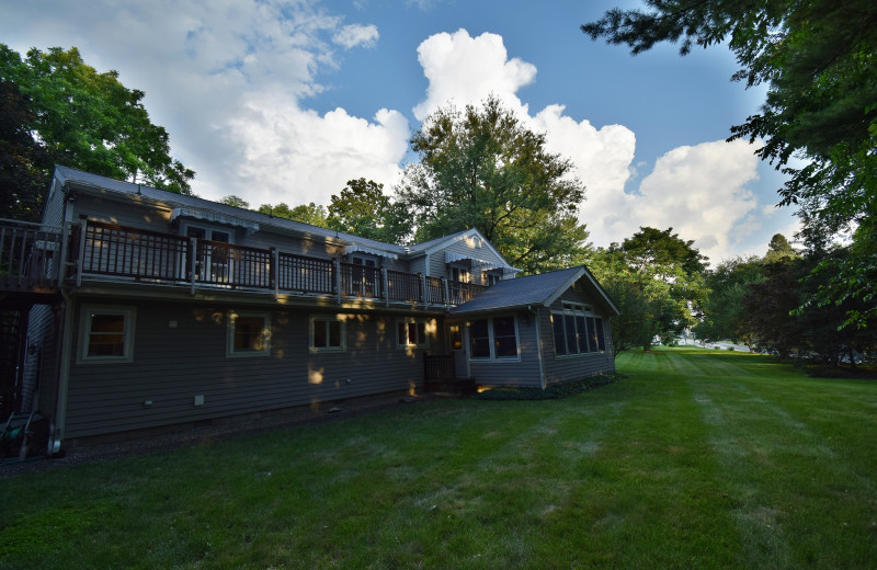 Exterior view of Journey Inn Bed & Breakfast.