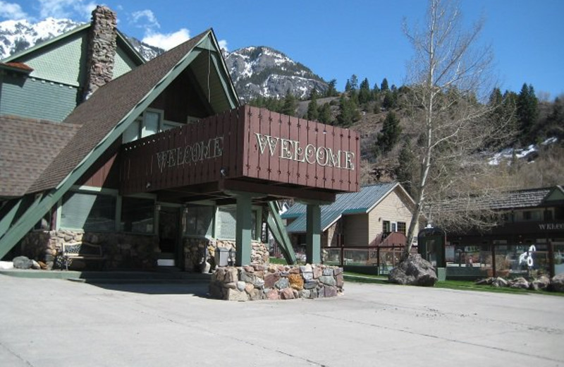 Exterior View of Twin Peaks Lodge