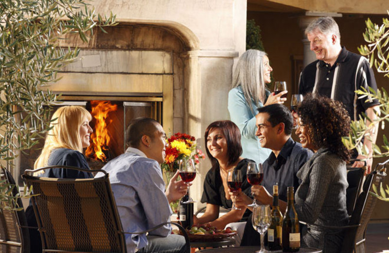 Outdoor dining at Best Western Dry Creek Inn Hotel.