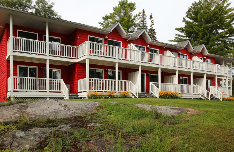 Exterior view of Bayview Wildwood Resort.