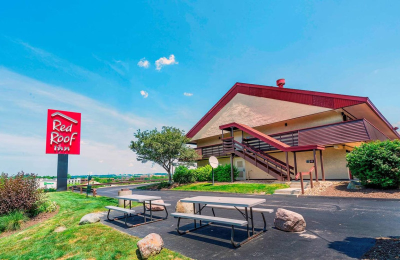 Picnic area at Red Roof Inn Cleveland - Independence.