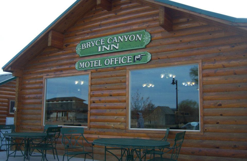 Exterior view of Bryce Canyon Inn.