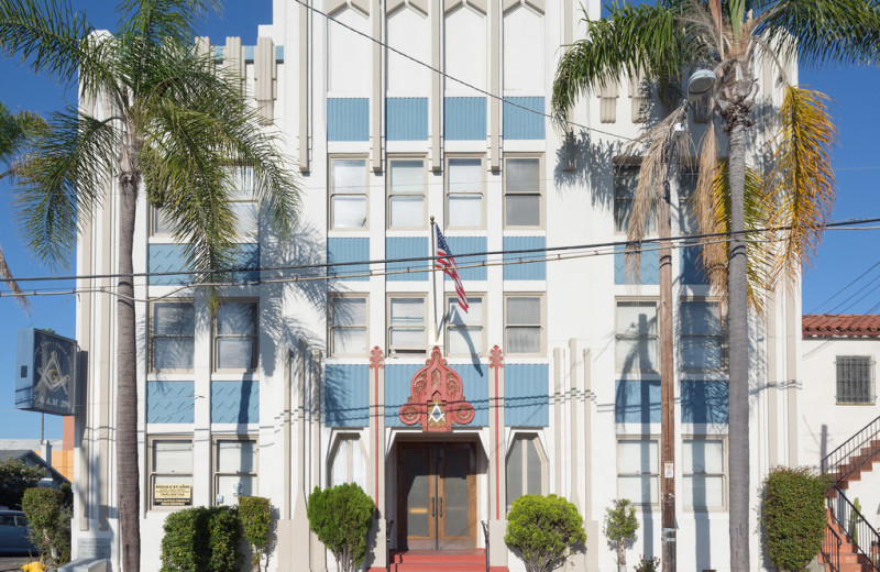 Exterior view of Silver Gate Three Stars Lodge.
