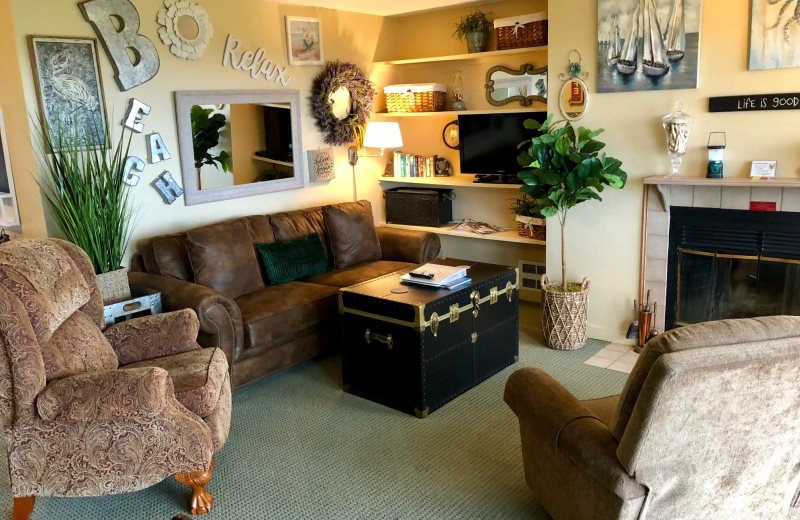 Guest living room at Hi-Tide Ocean Beach Resort.