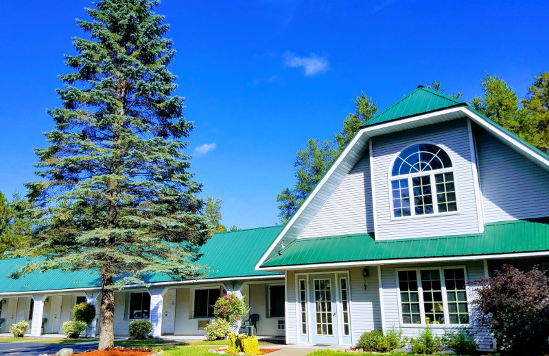 Exterior view of Northwoods Motel.