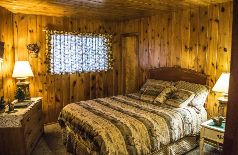 Bedroom at Alpine Forest Lodge.