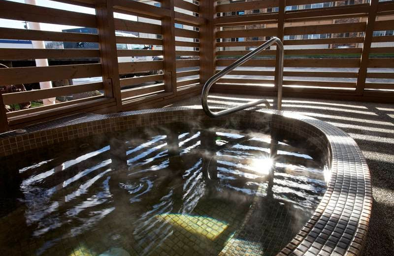 Hot tub at Cousins Country Inn.