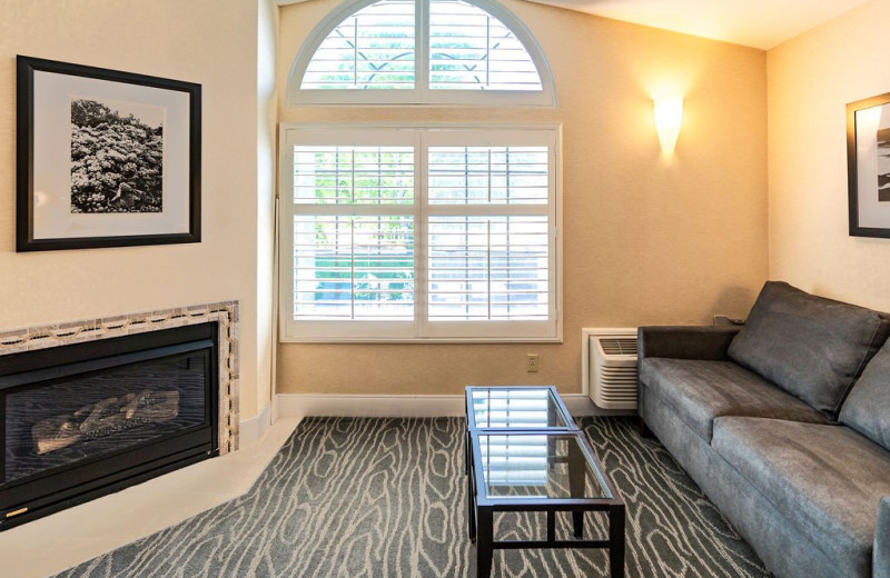 Guest room at Best Western Plus Stevenson Manor Inn.