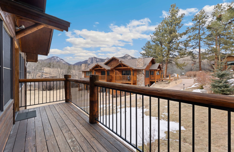 Guest balcony at Black Canyon Inn.