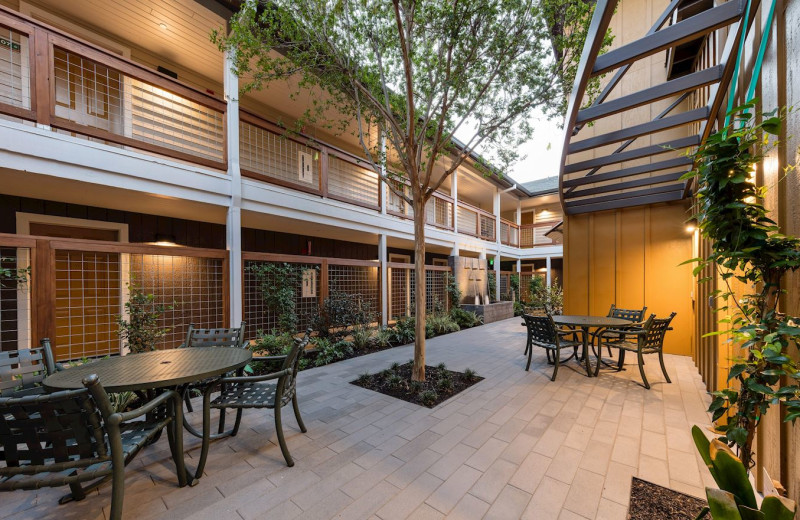 Courtyard at Best Western Plus Stevenson Manor Inn.