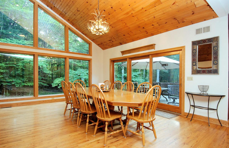 Vacation rental dining room at Old Timberline Community.