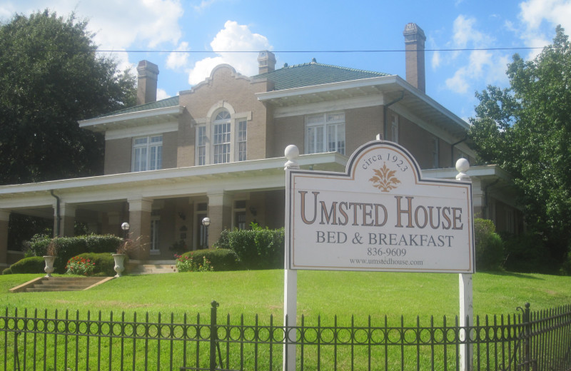 Exterior view of Umsted House Bed 