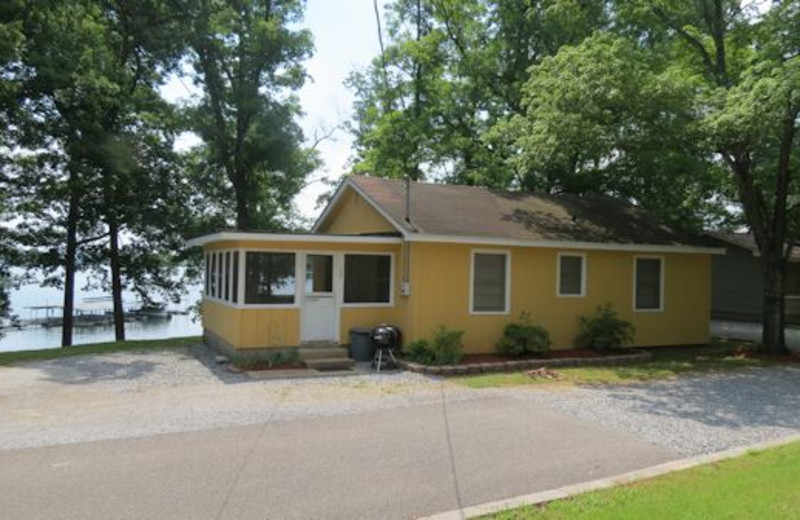 Cottage exterior at Shawnee Bay Resort.