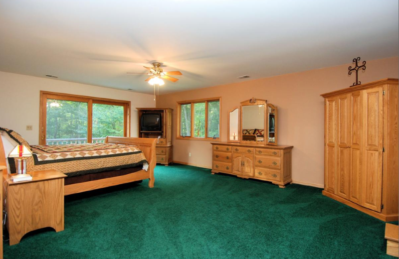 Vacation rental bedroom at Old Timberline Community.