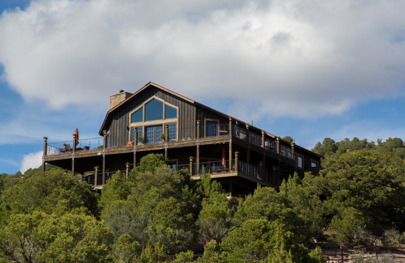 Exterior view of Whispering Oaks Ranch.