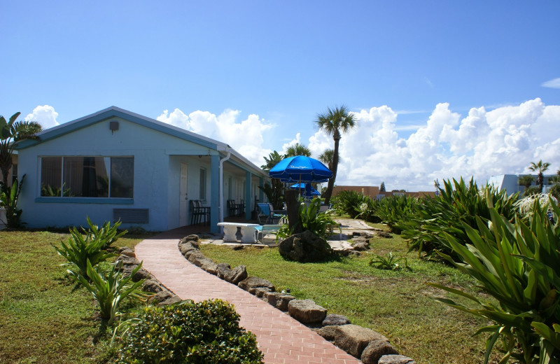 Exterior view of Daytona Shores Inn and Suites.