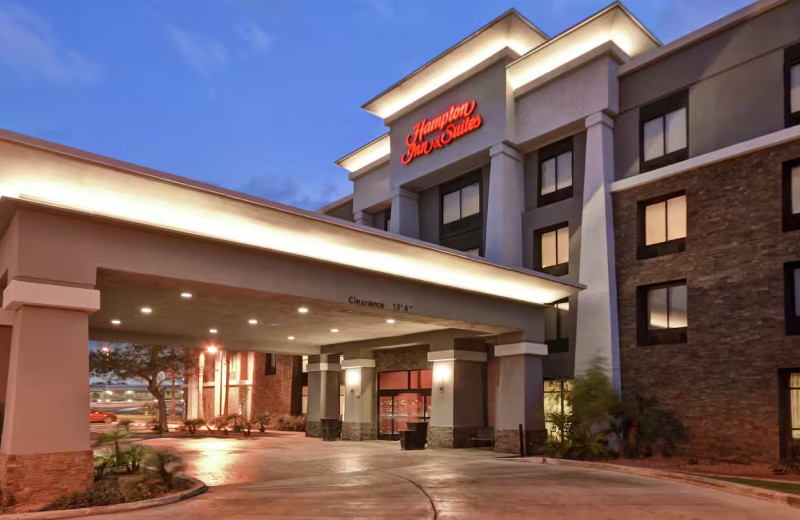 Exterior view of Hampton Inn 