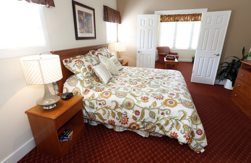 Guest bedroom at King's Creek Plantation.