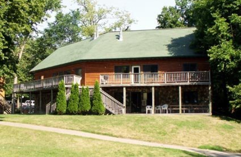 Lodge exterior at Bug-Bee Hive Resort.