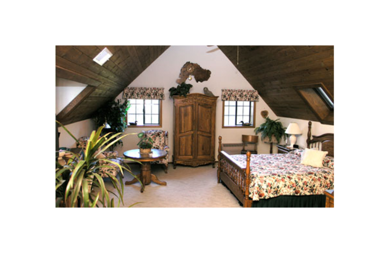 Guest suite at Valley Oak Inn.