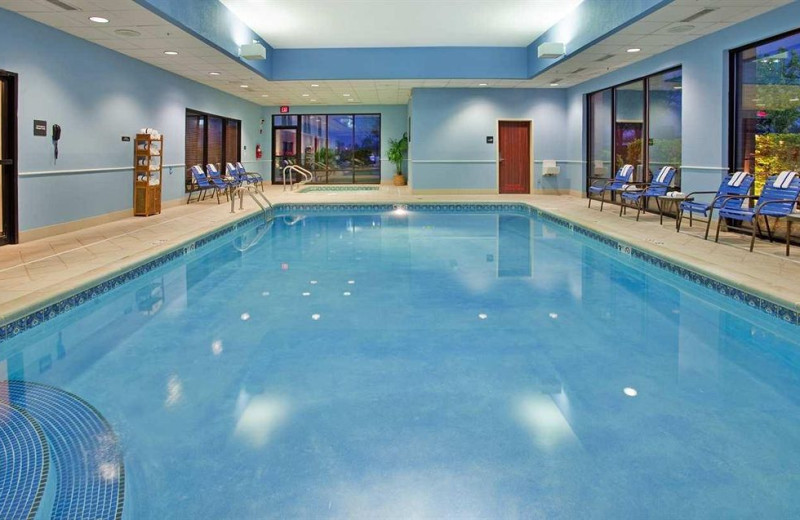 Indoor pool at Hampton Inn Kansas City.