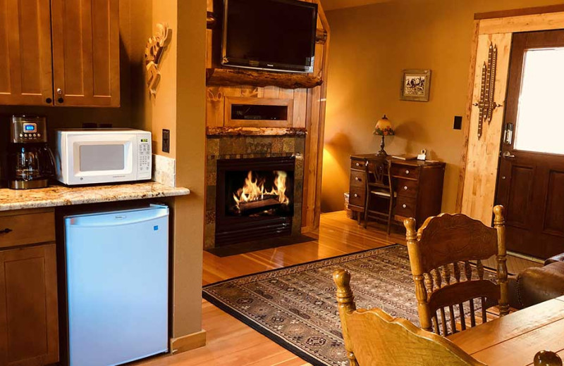 Suite room at Rocky Mountain Lodge & Cabins.