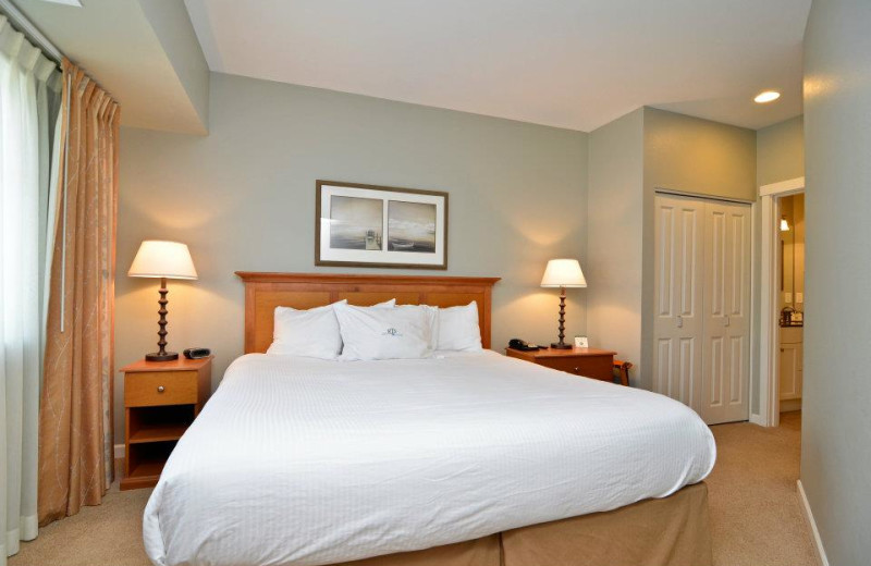 Guest bedroom at Rivertide Suites Hotel.