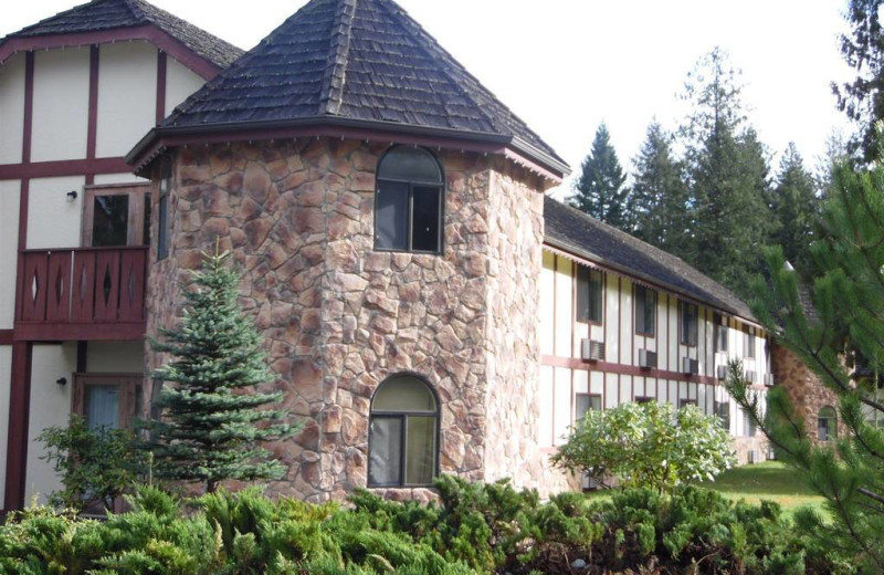 Exterior view of Packwood Lodge.