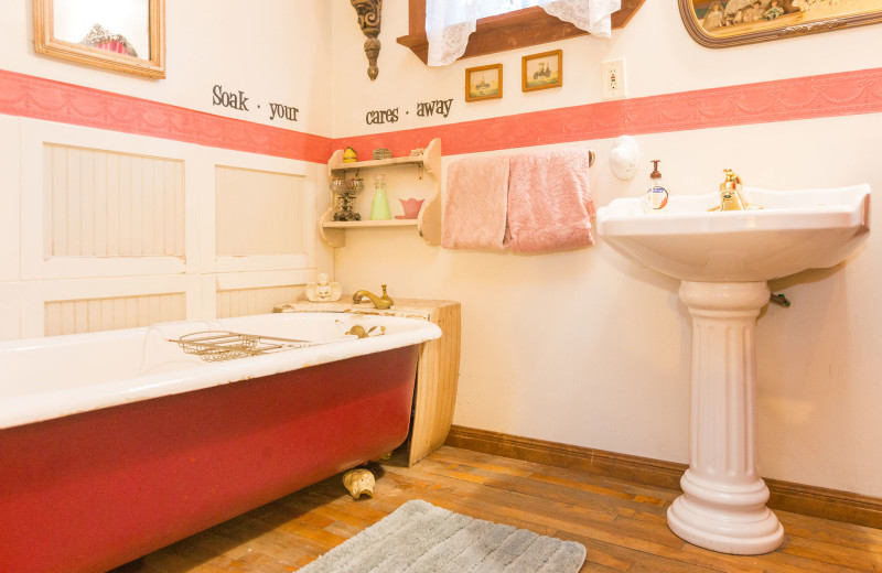 Cabin bathroom at Creekside Camp & Cabins.