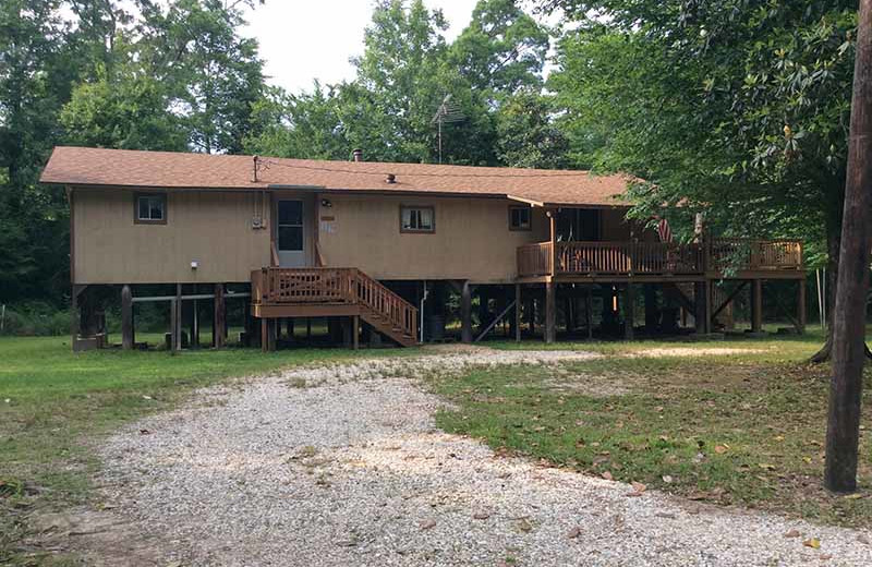 Cabin exterior at Berry Creek Cabins.
