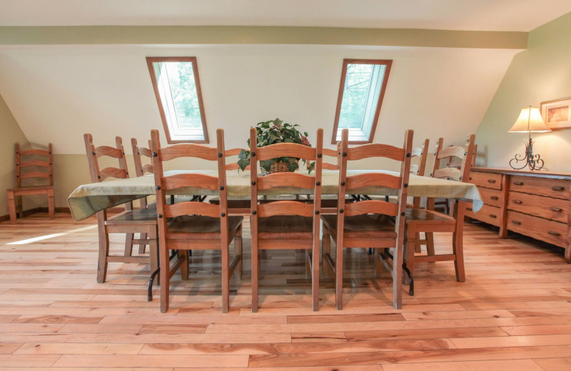 Chalet dining room at Old Man's Cave Chalets.