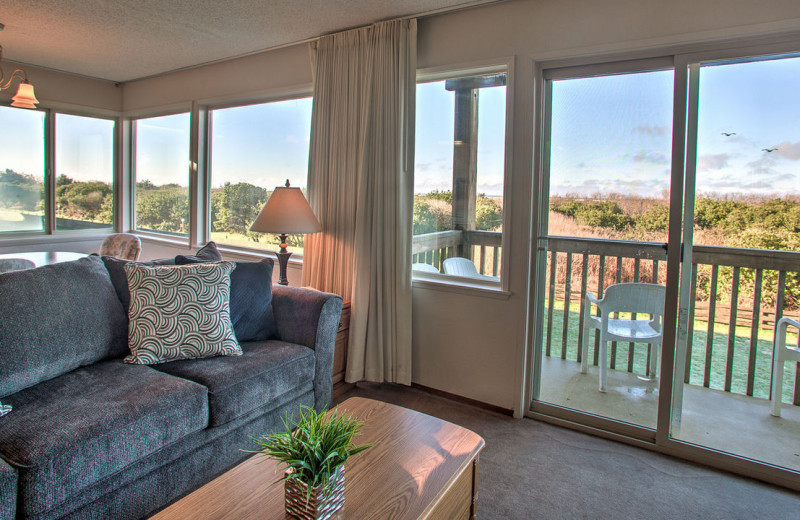 Guest living room at Canterbury Inn.