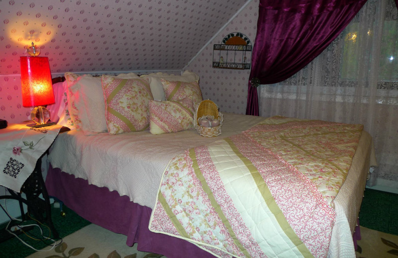 Guest bedroom at English Rose Inn.