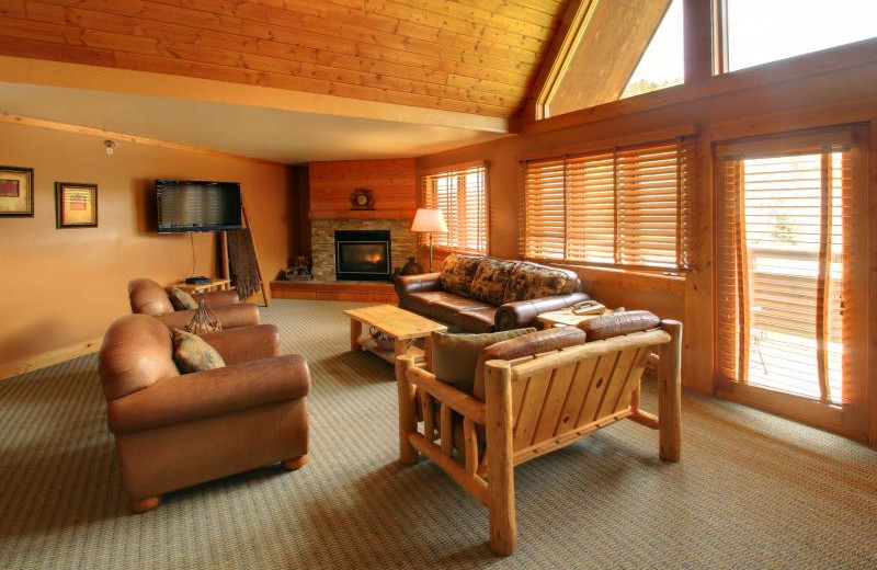 Guest room at Spearfish Canyon Lodge.