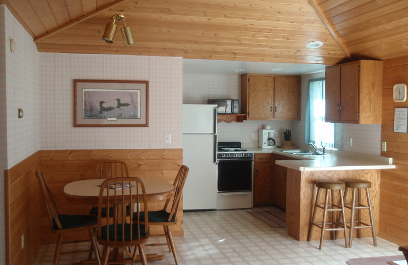 Cabin dining area at Dickerson's Lake Florida Resort.