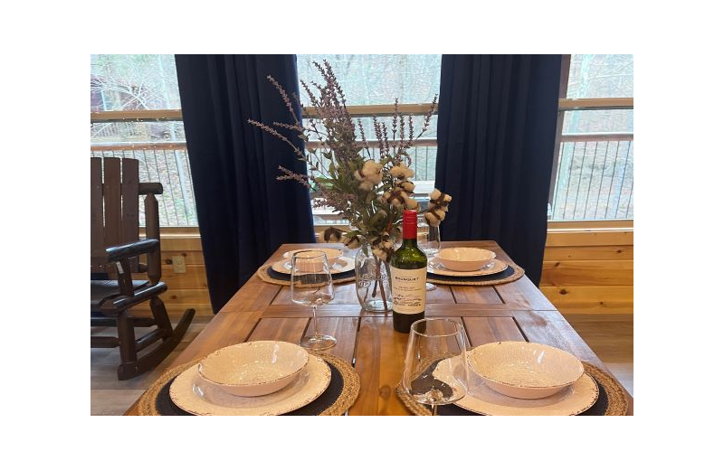 Dining room at American Patriot Getaways - Makin' Waves.