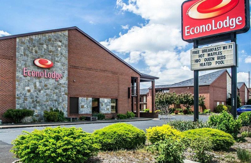 Exterior view of Econo Lodge North - Cedar Point.