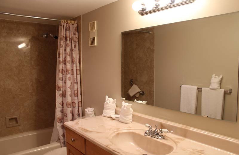 Guest bathroom at Gulfview Manor Resort.