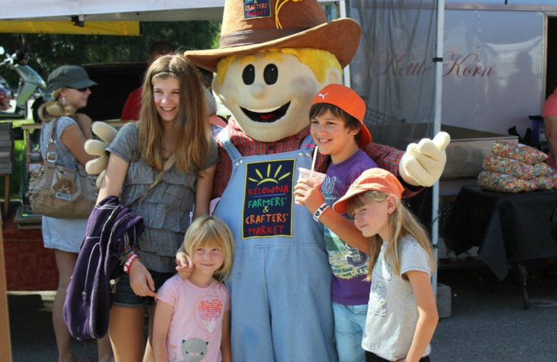 Family at farmers market near Playa Del Sol Resort.