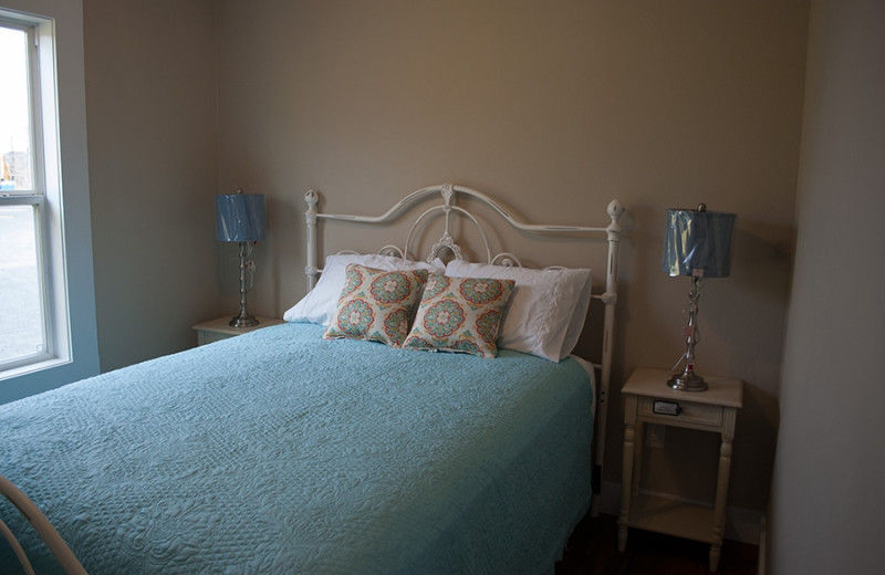 Cabin bedroom at D'Arbonne Pointe.