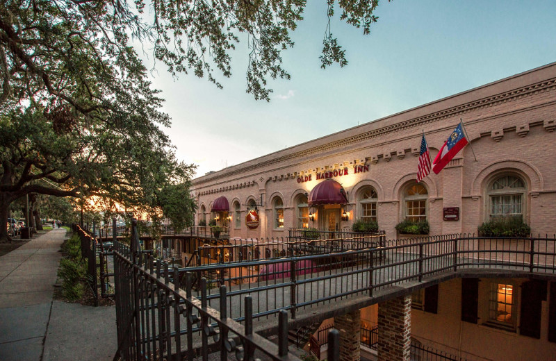 Exterior view of Olde Harbour Inn.