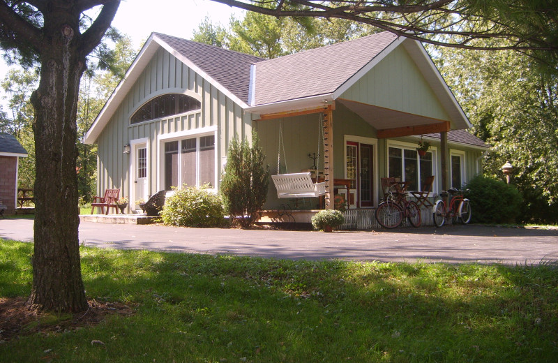 Exterior view of Port Albert Inn and Cottages