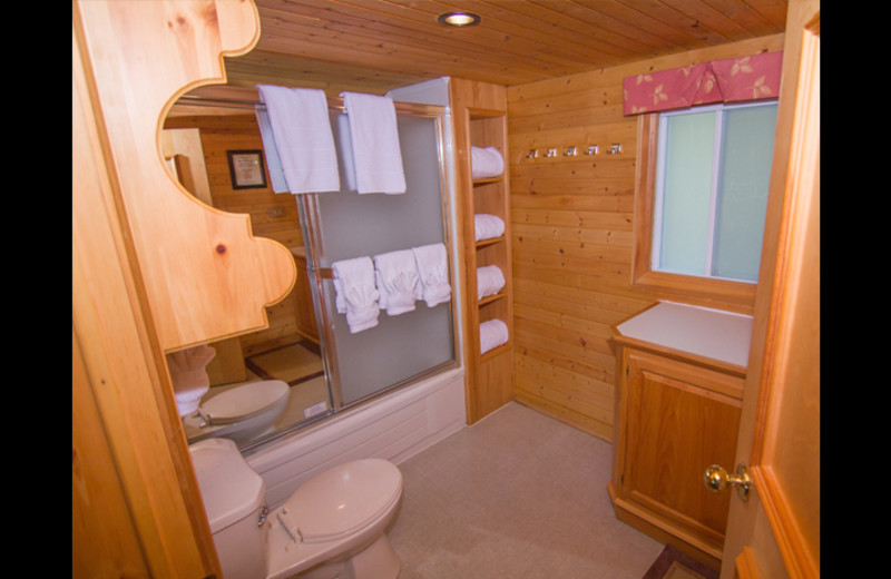 Cabin bathroom at Obabika Resort.