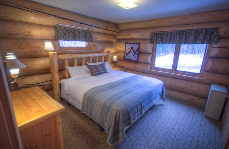 Cabin bedroom at Cascade Lodge.