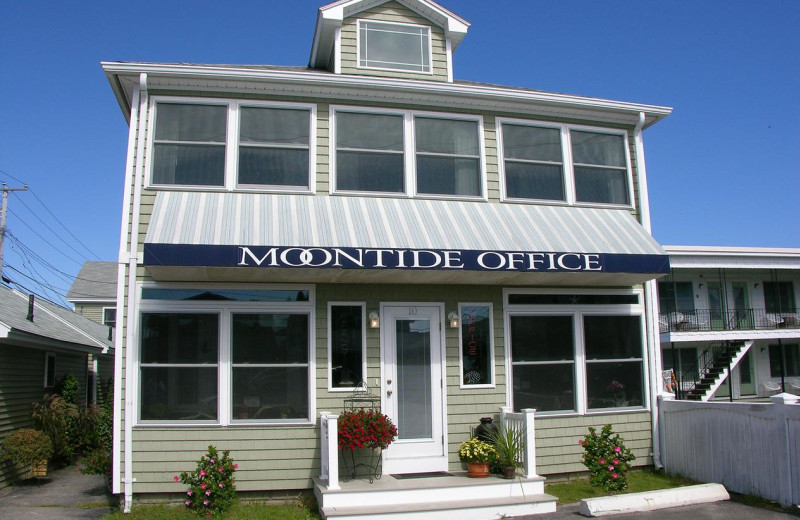 Exterior view of Moontide Motel, Cabins and Apartments.