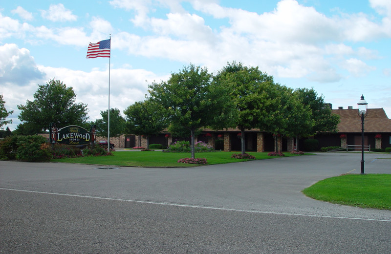 Exterior view of Lakewood Shores Resort.